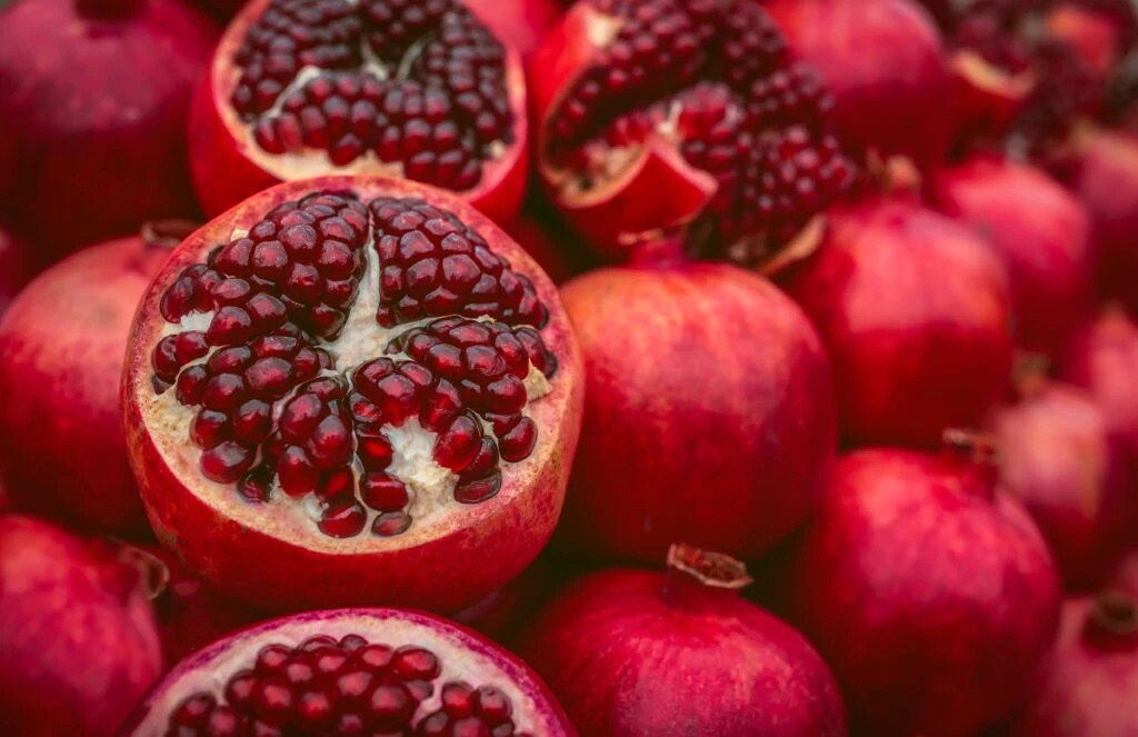Ripe,And,Juicy,Azerbaijani,Pomegranate,Close-up.,High,Quality,Organic,Products.